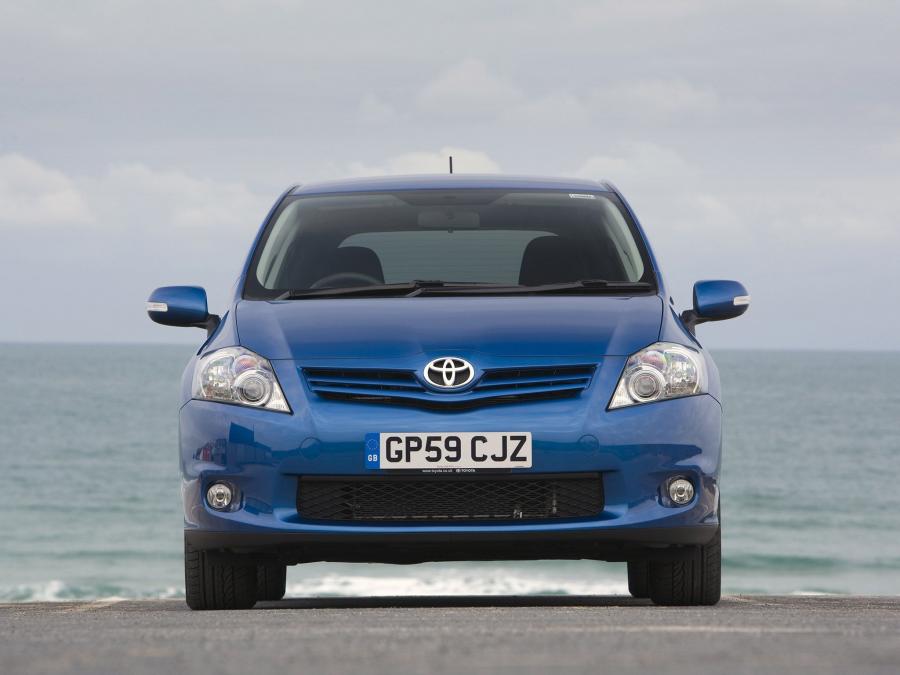  Toyota Auris 5-Door 2010 года  (UK) (фото 18 из 59)